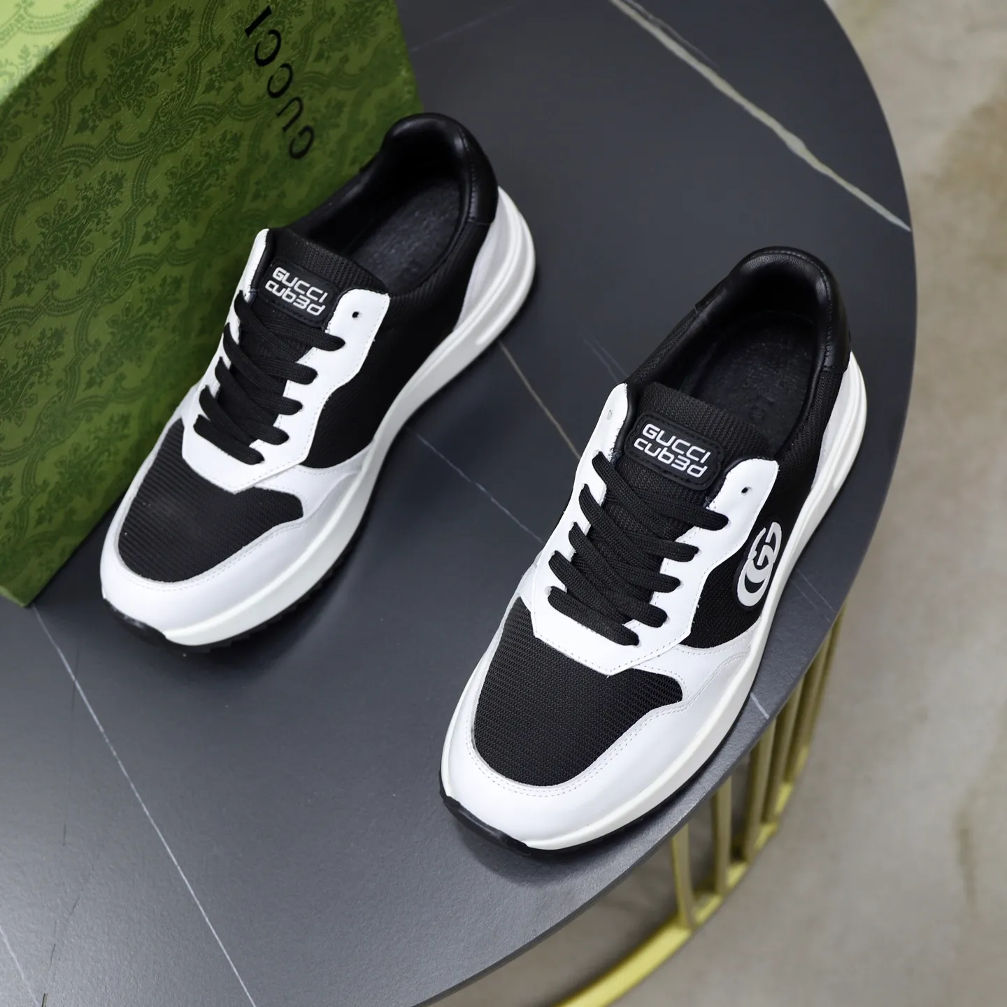 Ex-factory price: 440💰🙅‍♂️🙅‍♂️🙅‍♂️ Brand: GUCCI Standard code: 38-44 (45 customized) Grade: Same as the official website Material: Original material splicing Comfortable and breathable lining Lightweight and wear-resistant sports outsole Style category: Men's fashionable casual shoes Running sneakers Distinguished luxury brand elements Top luxury Color: actual picture color